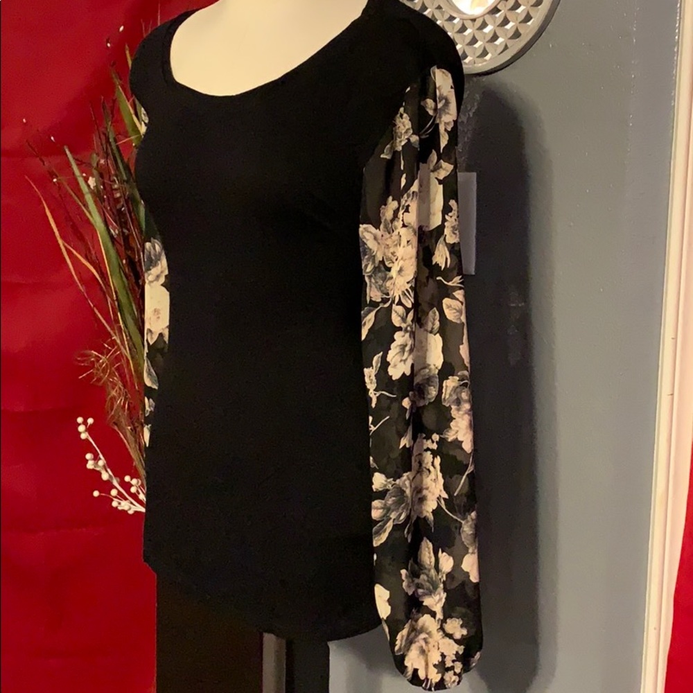 Blouse - Picture 2 of 3